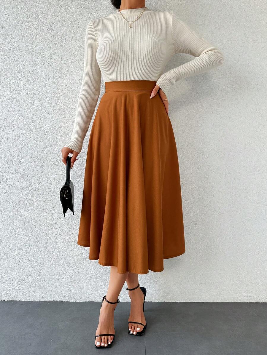 Klassisk medellång kjol