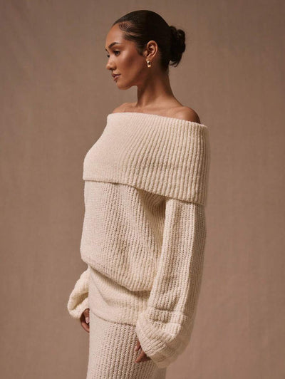 Stickad tröja med bara axlar