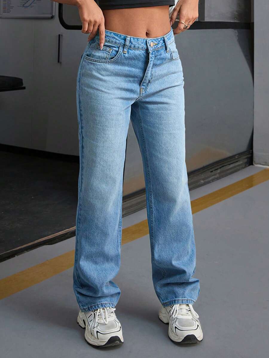 Raka jeans med lösa fickor