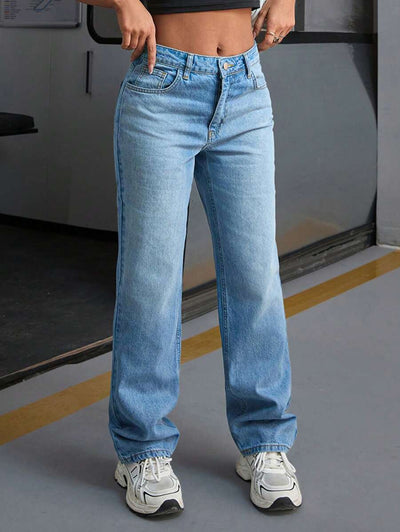 Raka jeans med lösa fickor