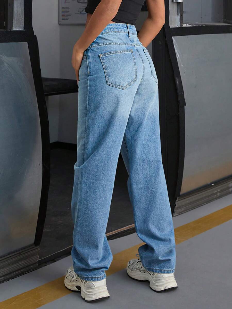 Raka jeans med lösa fickor