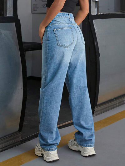 Raka jeans med lösa fickor