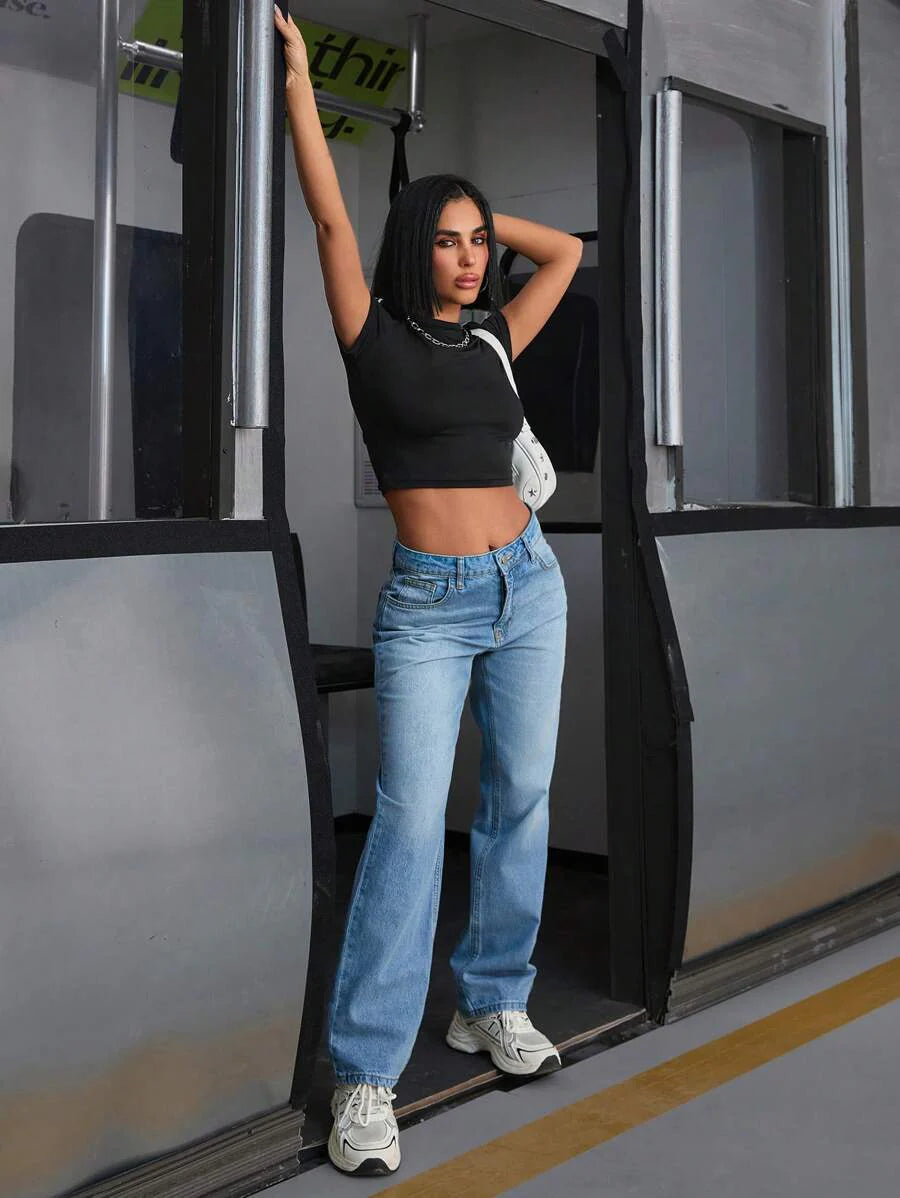 Raka jeans med lösa fickor