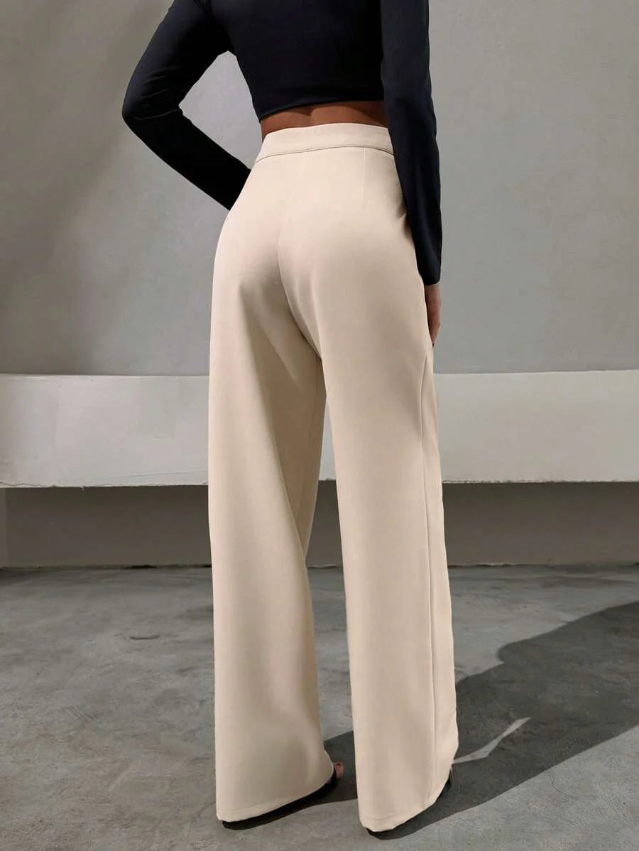 Raka byxor med bältdetalj