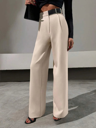 Raka byxor med bältdetalj