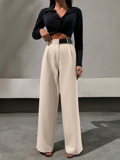 Raka byxor med bältdetalj