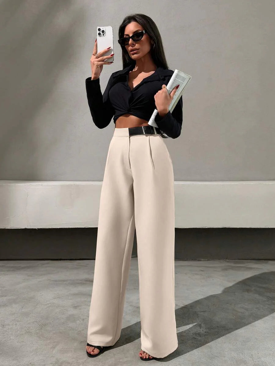 Raka byxor med bältdetalj