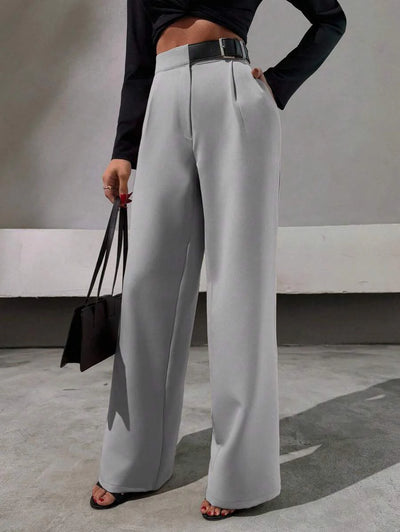 Raka byxor med bältdetalj