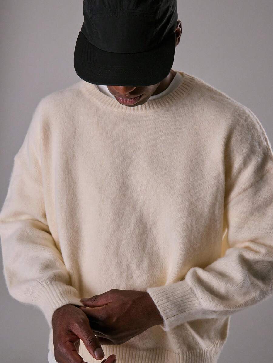 Stickad oversize mohairtröja med rund hals