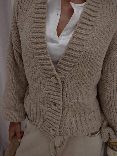 Stickad kofta med puffärmar